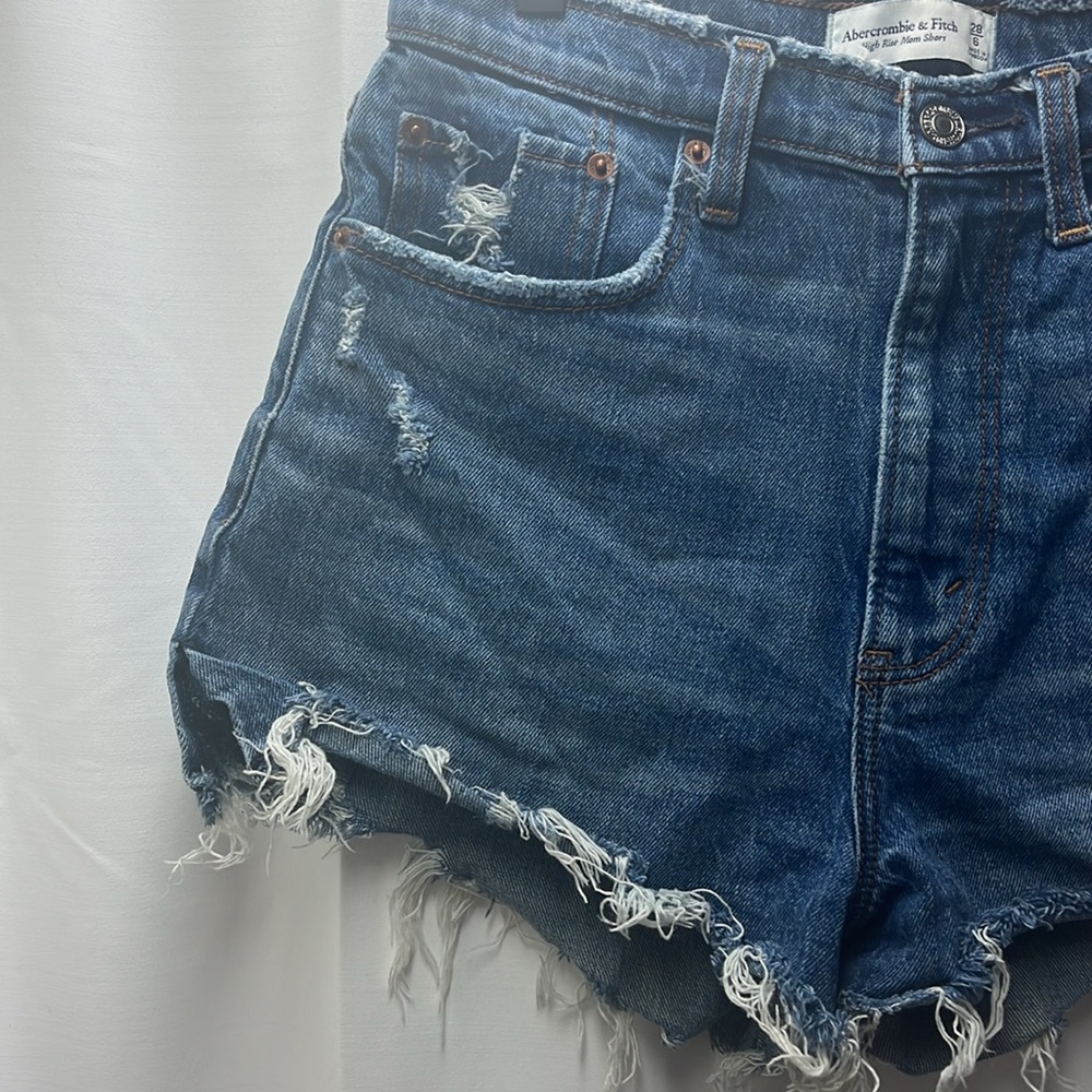 Abercrombie & Fitch Distresses Mom Jean Short- 28 - Picture 4 of 5